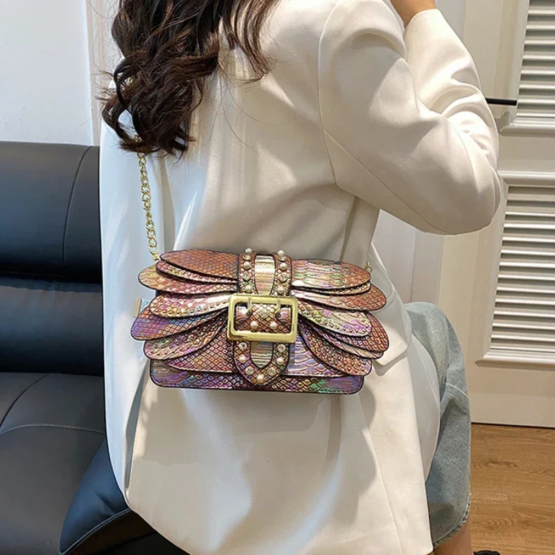 Chic Rivet Chain Crossbody Bag in High-Quality Leather
