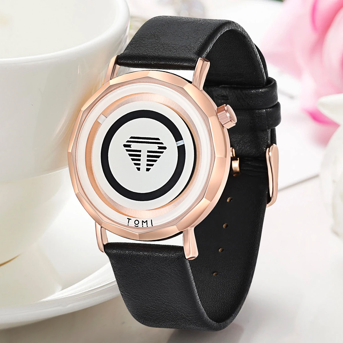 ساعة جلد اسود وذهبي