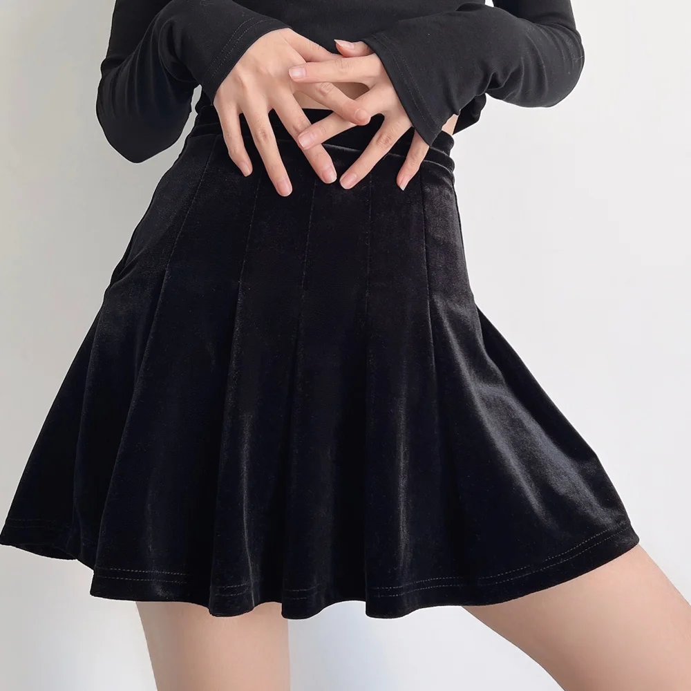 black mini skirt Summer new street style solid color high waist, thin and anti-glare A-line skirt women's sexy pleated short velvet skirt women leather skirt