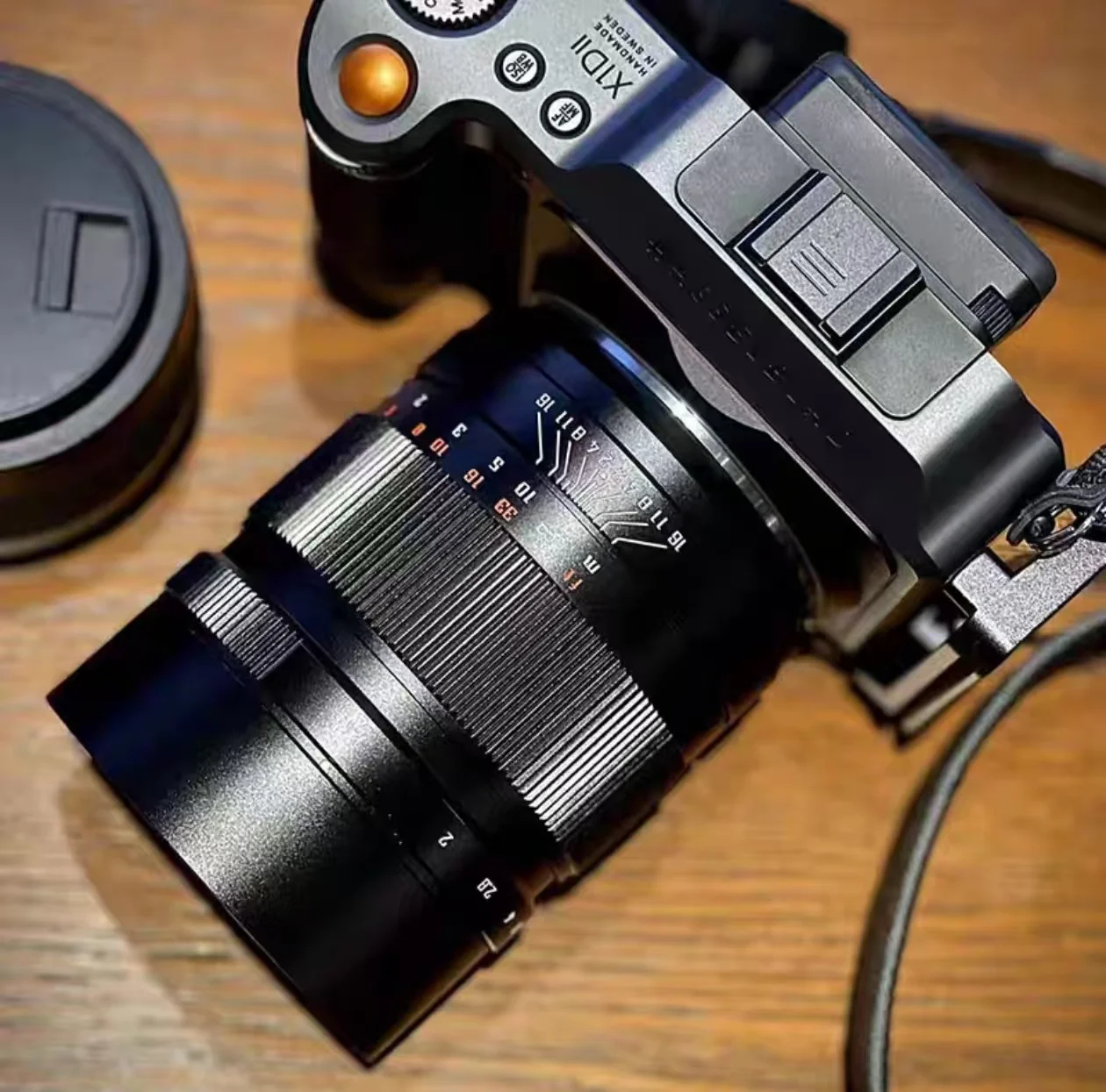 Mitakon Zhongyi Speedmaster 65mm F1.4 수동 초점 프라임 인물 사진 렌즈(후지 G 하살블라드 X 1용) 판매됨