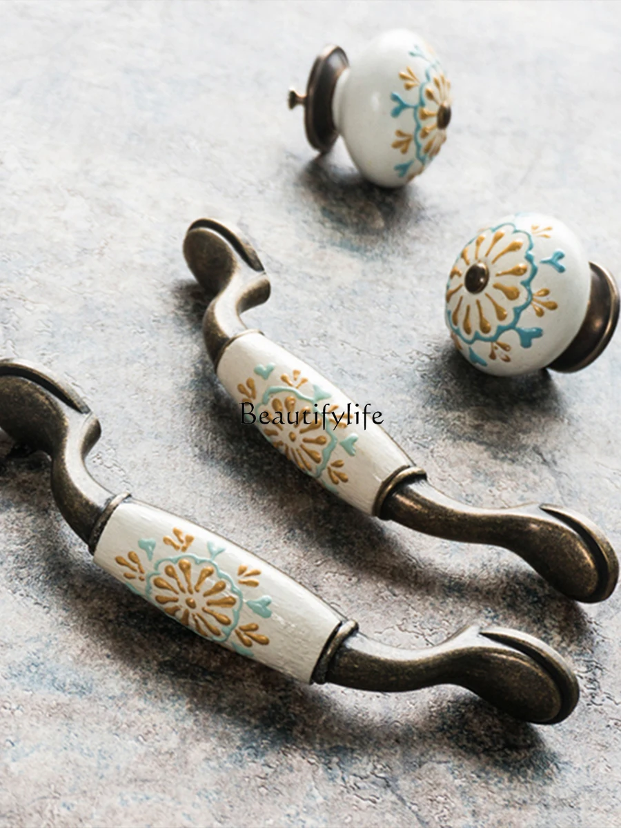 

Retro Modern Simplicity with American Style Antique Hand-Painted Ceramic Wood Handle Drawer Handle