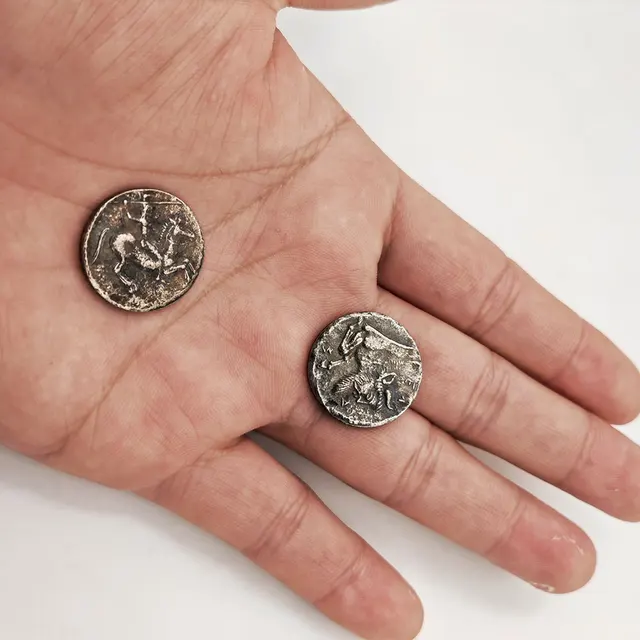 Ókori Görögország Emlékezetes Érme Cavalryman És Ökörfejű Mintagyűjtemény Dekoráció Kézműves Emléktárgyak Ajándék Görög - Image 6