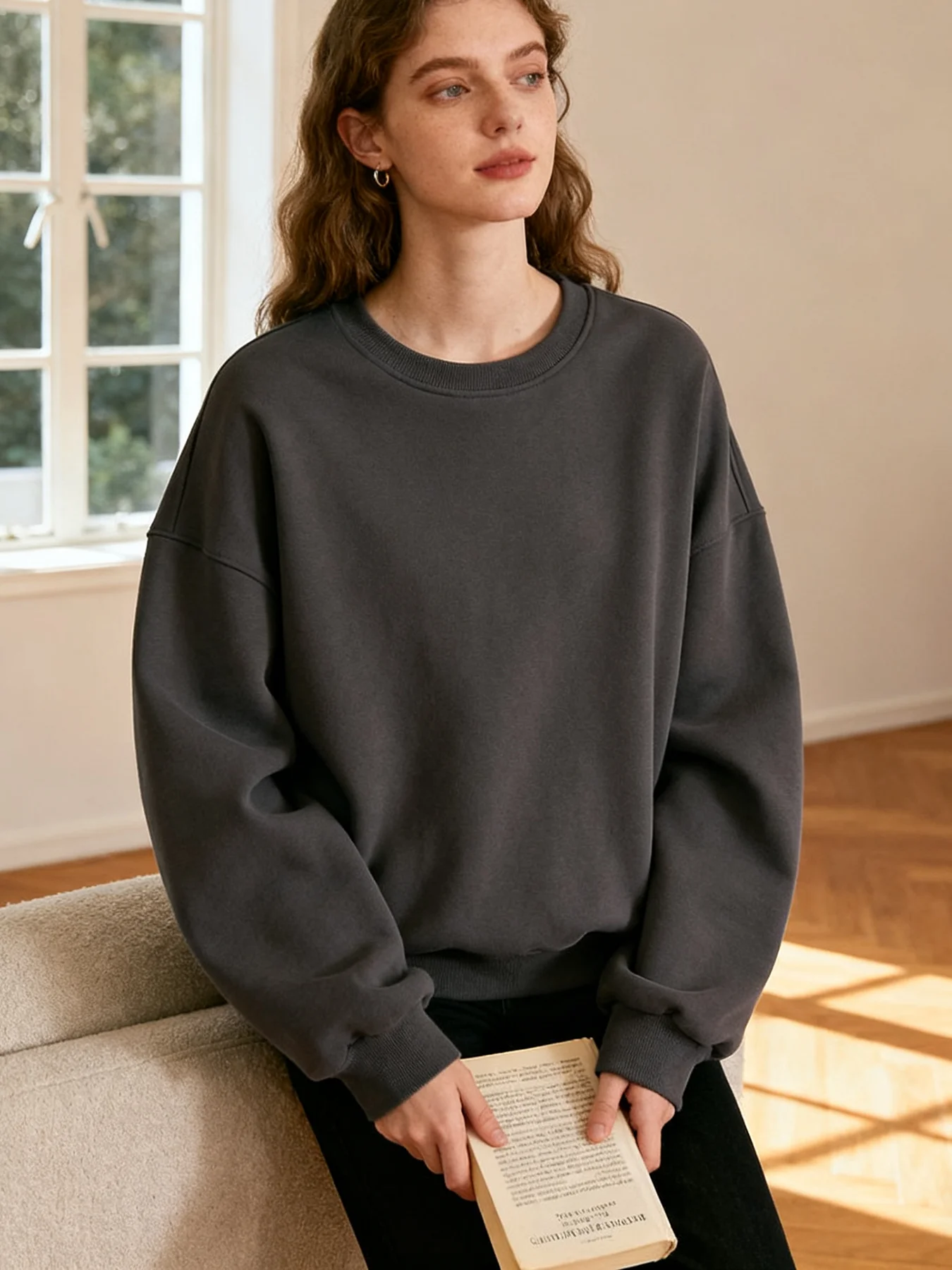 بلوفرات الخريف والشتاء المرأة البلوز مريح الصلبة هوديي الصوف ملابس عصرية الشارع لينة ملابس رياضية ملابس علوية دافئة غير رسمية