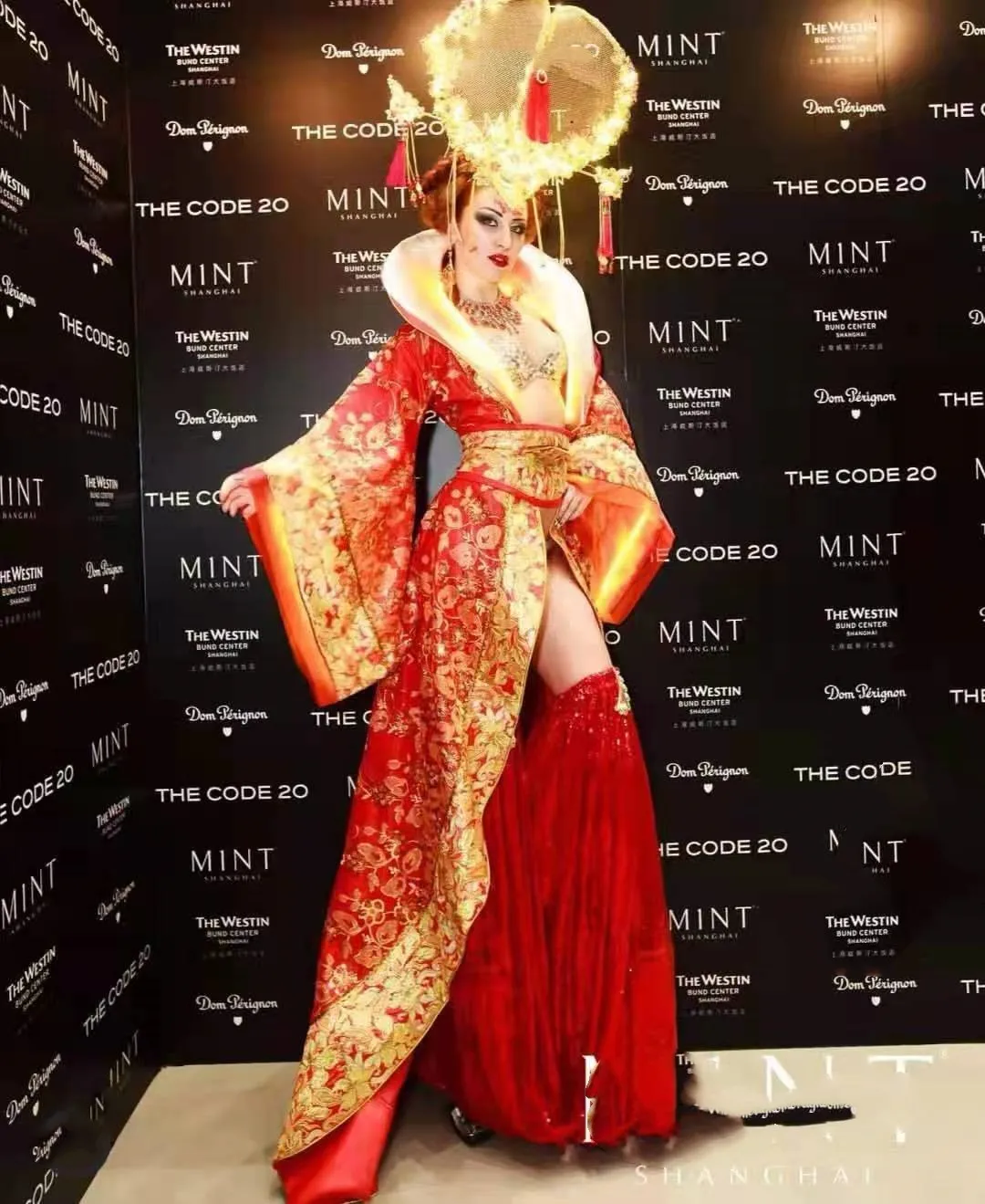 

Красный и золотой Улучшенный сексуальный костюм GOGO в китайском стиле