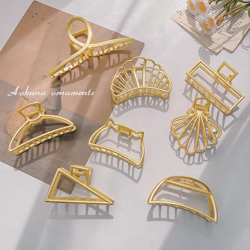 Geometric Metal Hair Claw Clamps Hair Crab Moon Shaped Simple Hair Clip