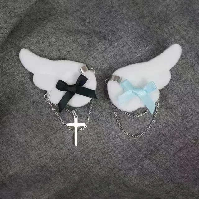 로리타 스타일을 완성하는 귀여움과 고스적 매력이 어우러진 깜찍한 머리 장식