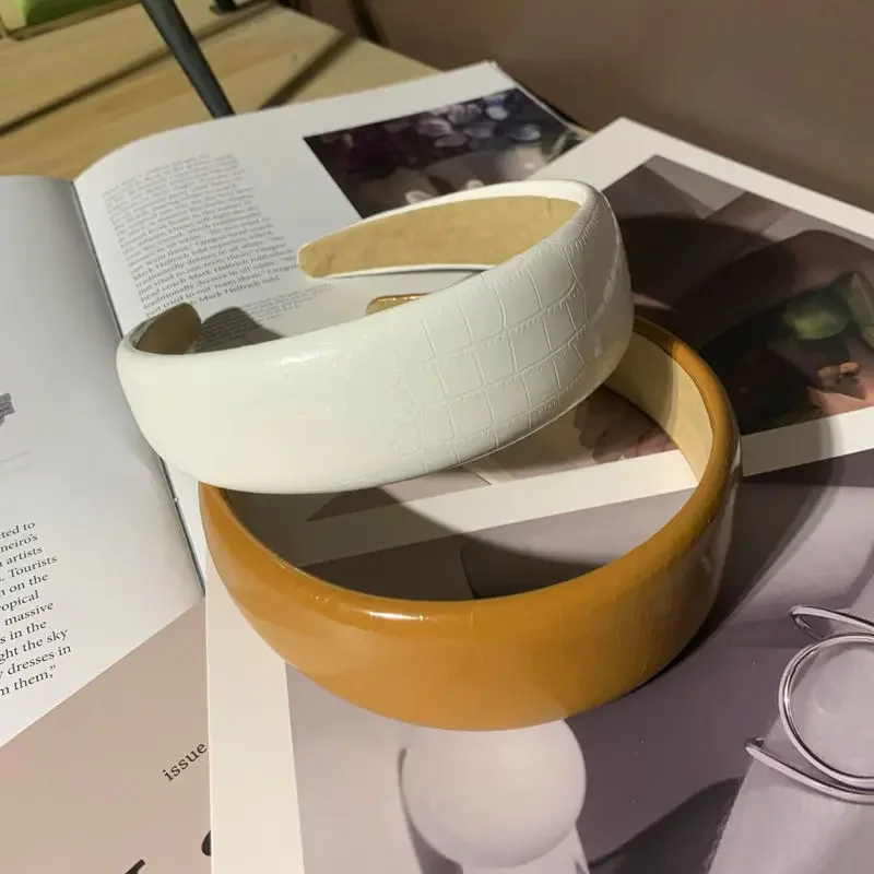 

Повязка на голову из искусственной кожи с имитацией крокодиловой кожи