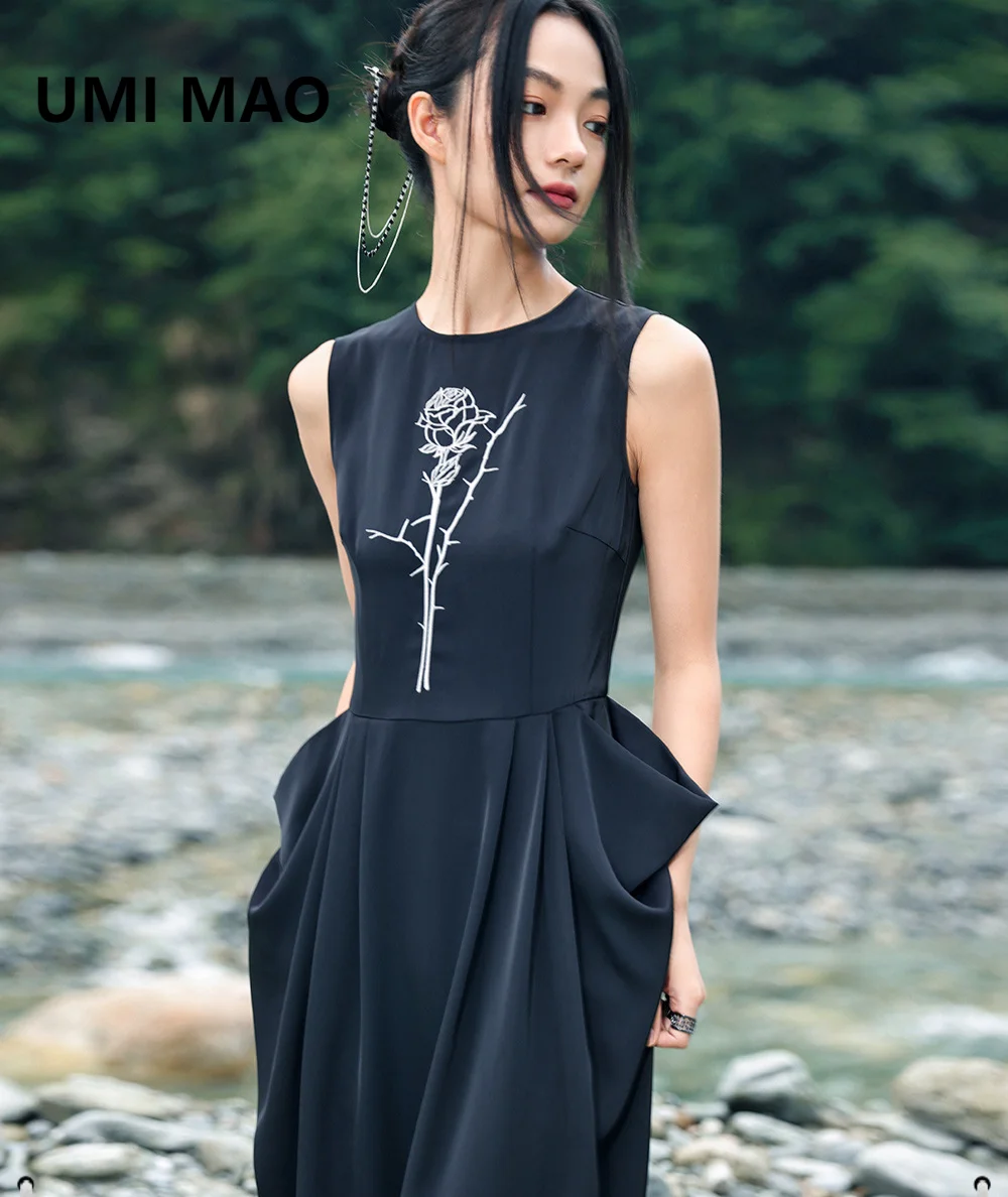

UMI MAO Dark Chinese Rose Embroidery Dress For Women Xia Xiaozhong Design Sense High Class And Unique Little Black Dresses Y2K