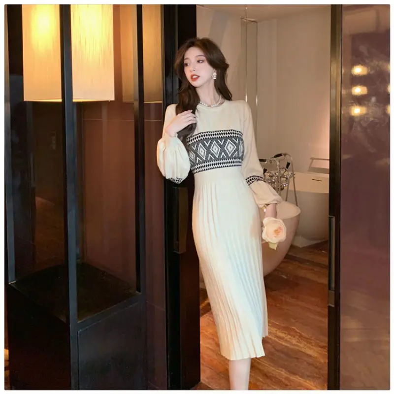 

Small Fragrant Style Spliced Knitted Dress Women's Autumn Winter Fashion Waist Closing Show Slim Temperament Underlay Wool Skirt