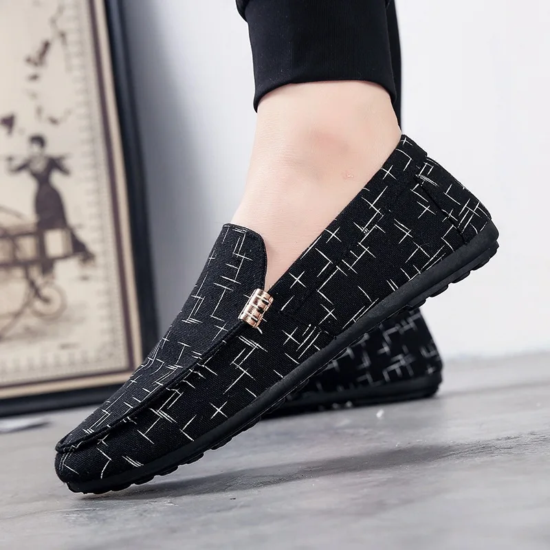 Men's Solid Color Slip On Canvas Loafer Shoes Comfy Non Slip Lightweight Breathable Walking Shoes For Men's Outdoor Activities 3