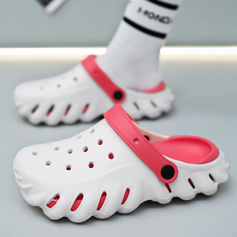 

2024 Fashion Summer Women Beach Sandals Outdoor Comfortable Slippers Men Casual Walkin Shoes Garden Shoes Couple EVA Croc Shoes