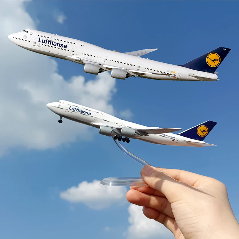 

High Simulation 1/400 Scale German Lufthansa B747-8 Model Aircraft ABS Material Souvenir Decoration Kids Gift Display Collection