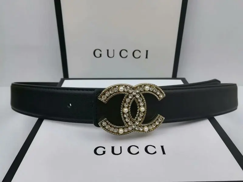 

NEW With box Fashion Classic Men Designer Belts Womens Mens Casual Letter Smooth Buckle Luxury Belt G106