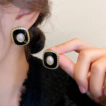 925 Silver Needle French Vintage Square Pearl Earrings For Women Jewelry 2025 Trending New Women's Black Stud Earrings Brincos