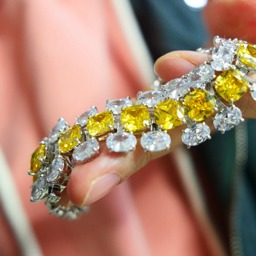 Yellow Diamond Jewellery | One-of-a-Kind High Jewellery | Graff | Joyas de  art deco, Aretes de diamantes, Aretes
