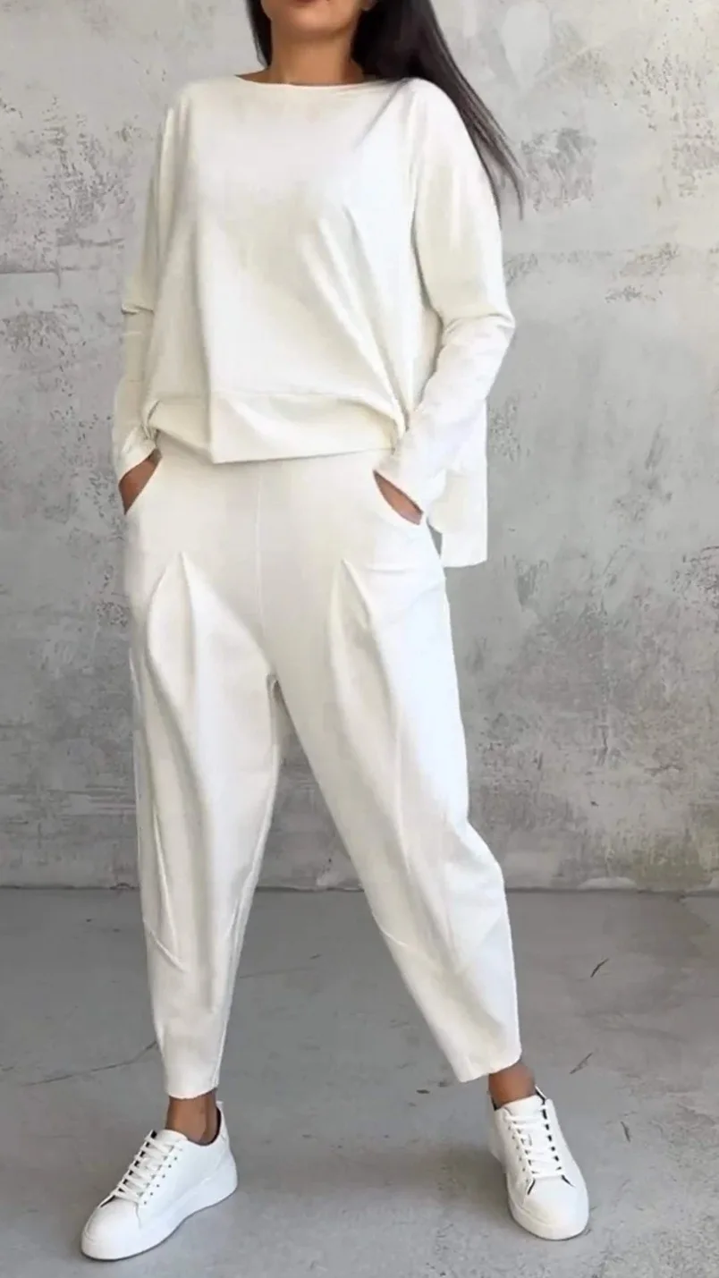 Women’s trousers suit – 2-piece O-neck long sleeve T-shirt with solid color loose trousers and pockets white