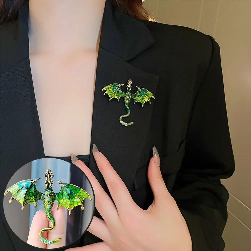 

Vintage Dripping Oil Cartoon Flying Dragon Brooches Exquisite Animal Pins with Rhinestones Fashionable Clothing Accessories Gift