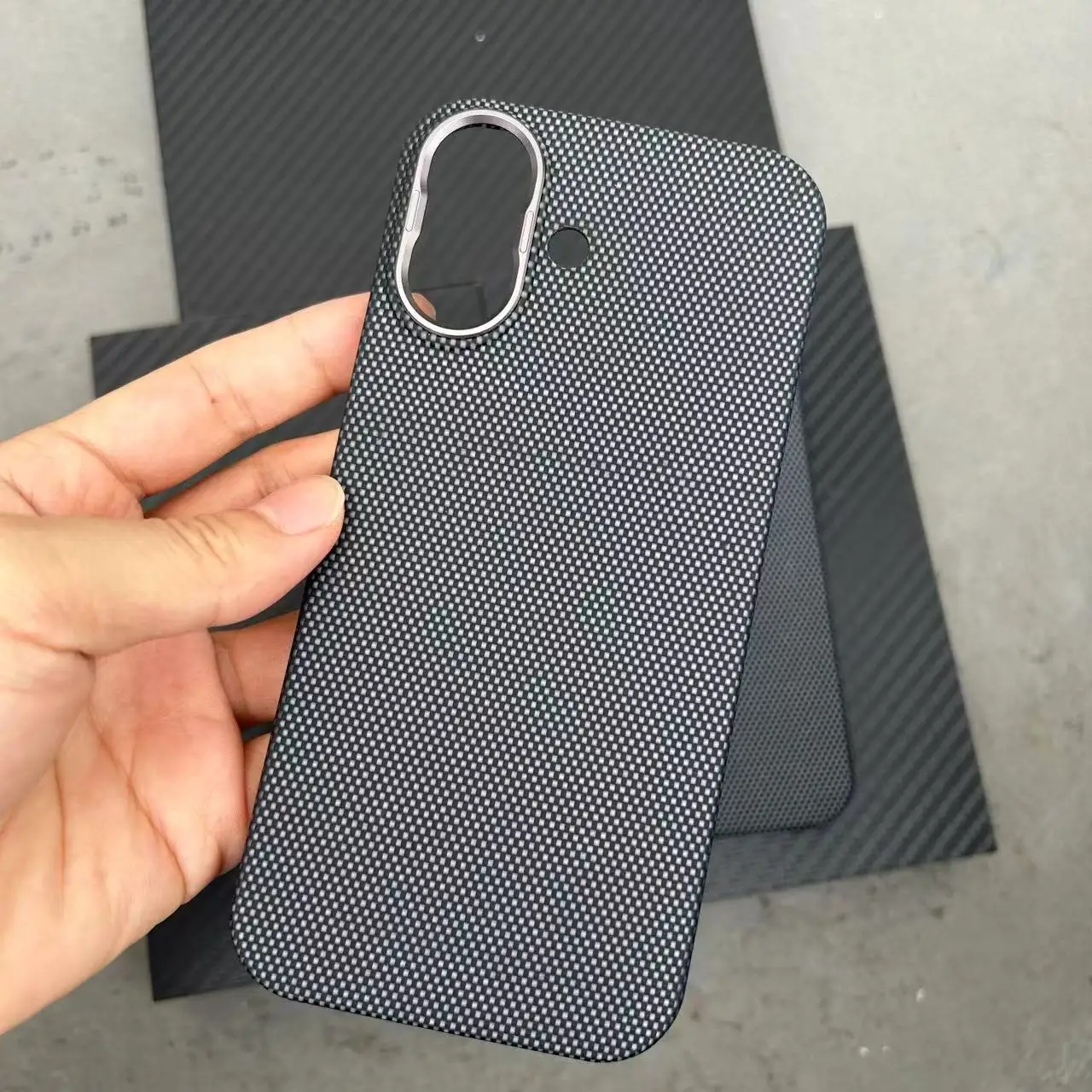 Luxury Kevlar Ultra-Thin Lightweight Phone Case with MagSafe and Anti-Bumping Protection