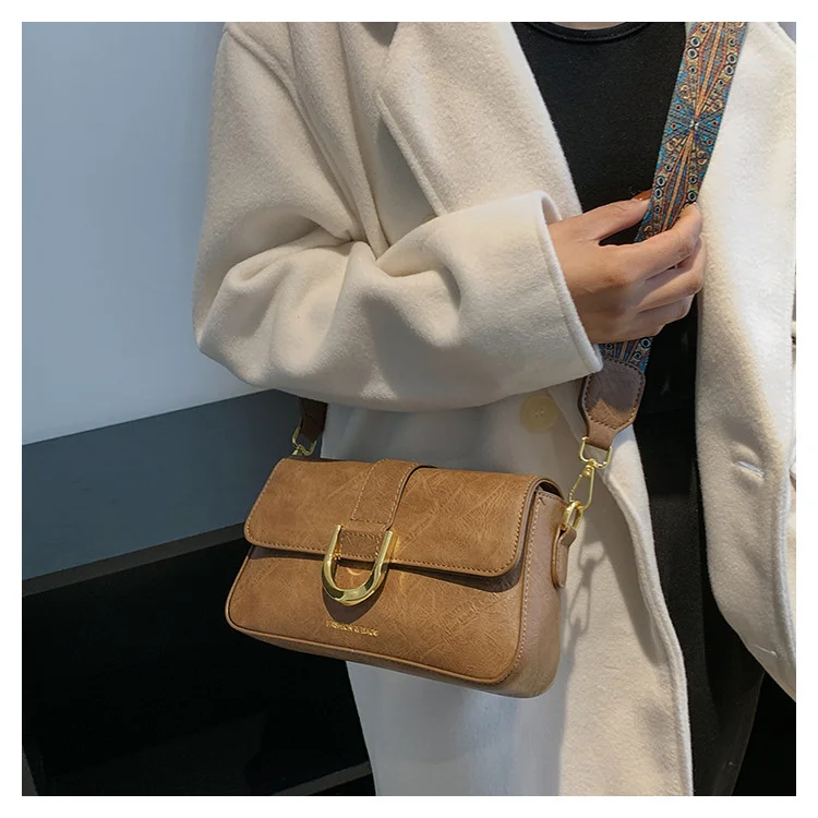 Shoulder Bag 2023 New Arrival High Quality Fashion Versatile Horseshoe Buckle Wide Shoulder Strap Ladies Messenger Bag_voghion.com