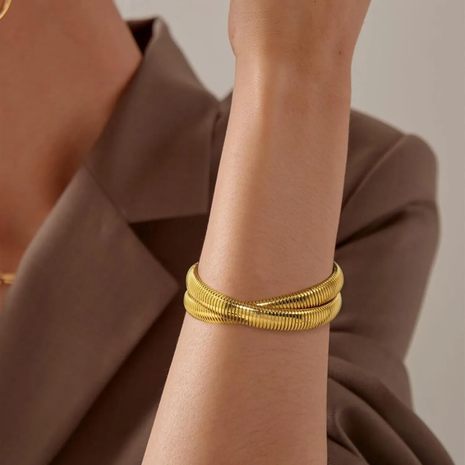 Gold Bangles for Women Chunky Stretch Bangles Bracelets Set 18K Gold Plated Stainless Steel Bracelets Flexible Wide Wristband 6