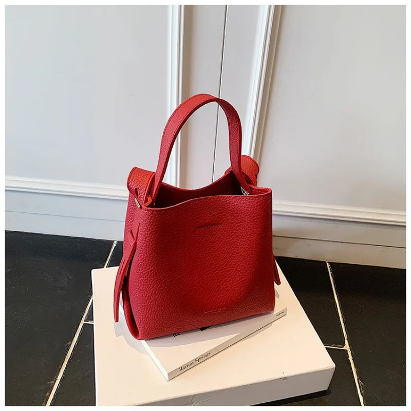 Borsa a secchiello di grande capacità retrò di moda 2025 Nuove borse a tracolla da donna solide versatili con senso avanzato Borsa tote casual