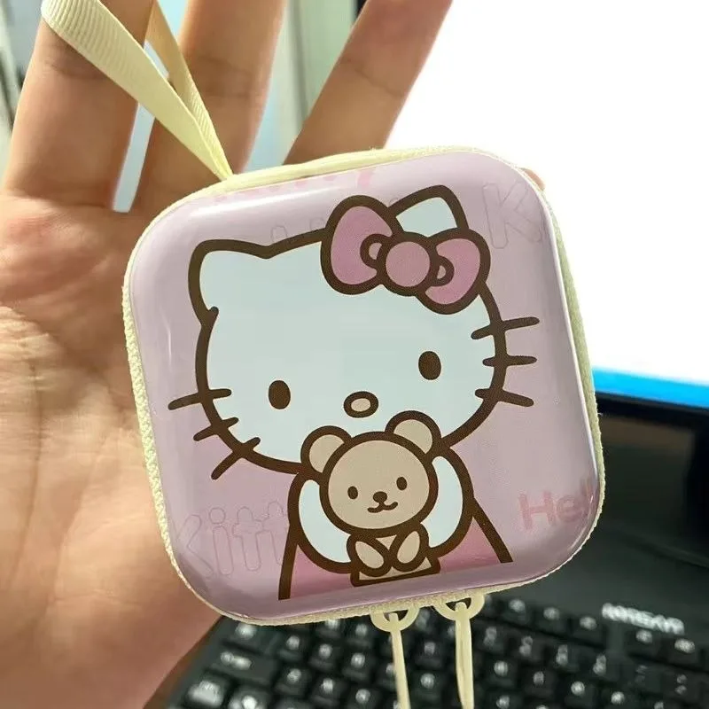 

Новинка, милая и милая маленькая Портативная сумка Hello Kitty для хранения монет и наушников на молнии с мультяшным рисунком, оптовая продажа