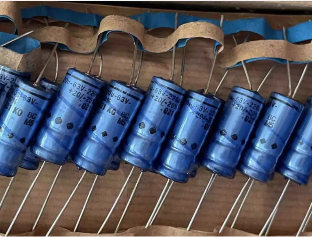 2PCS/LOT BC 021 Series 63V220UF 40v470uf 100V220UF Fever Audio Capacitor Copper pin