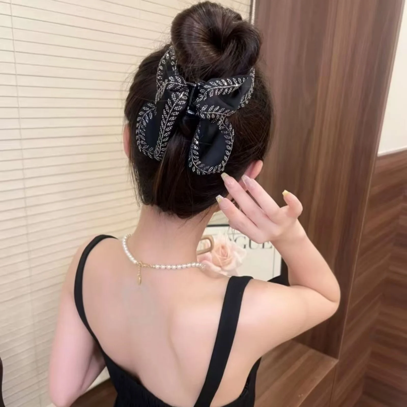 1PC Elegant Rhinestone Bow Hair Claw, Black Satin Hair Clip for Women, Glamorous Hair Accessory for Updos and Parties