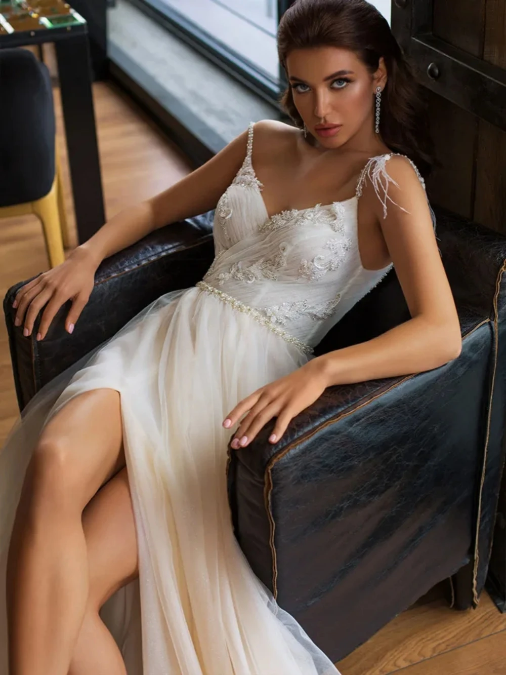 Рисунок 2 - Женское свадебное платье с блестящими бусинами