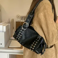 Sac à bandoulière pour femme en cuir PU tendance avec rivets, sac de moto pour fille branchée, sac sous le bras pour femme, grand sac à main pour femme, noir 3