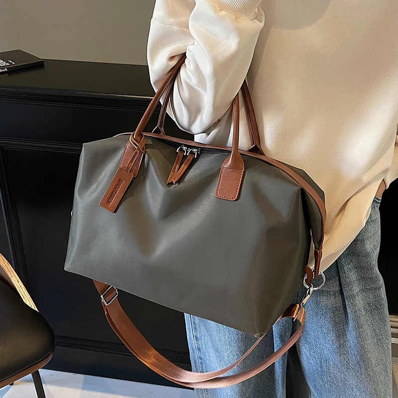 Borsa alla Moda di Grande Capacità con Dettagli in Pelle, Semplice e Versatile, un Must-Have per il Pendolarismo e lo Shopping