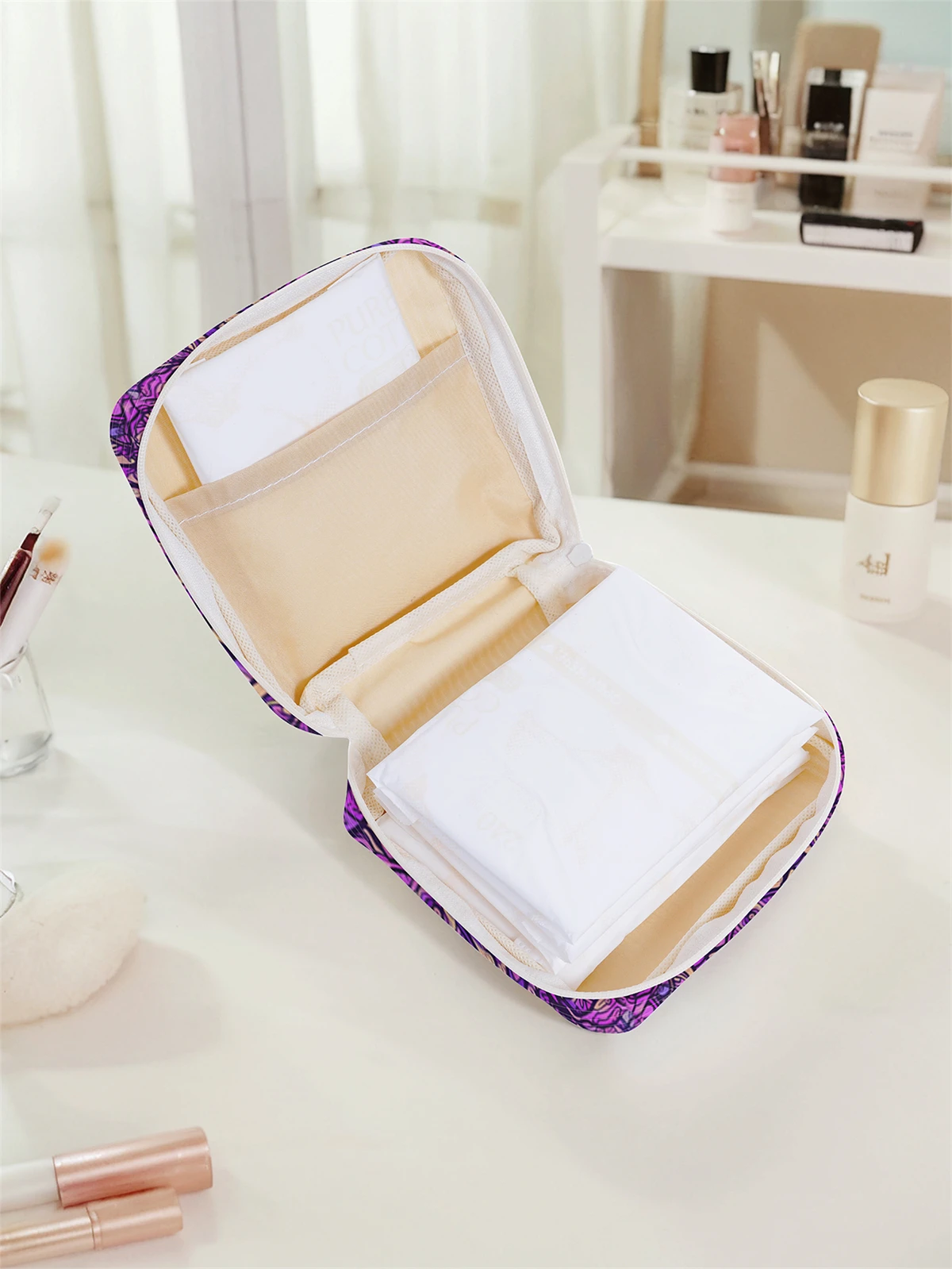 Ethnic style printed sanitary napkin storage bag, women's lightweight tissue bag, sanitary tissue bag