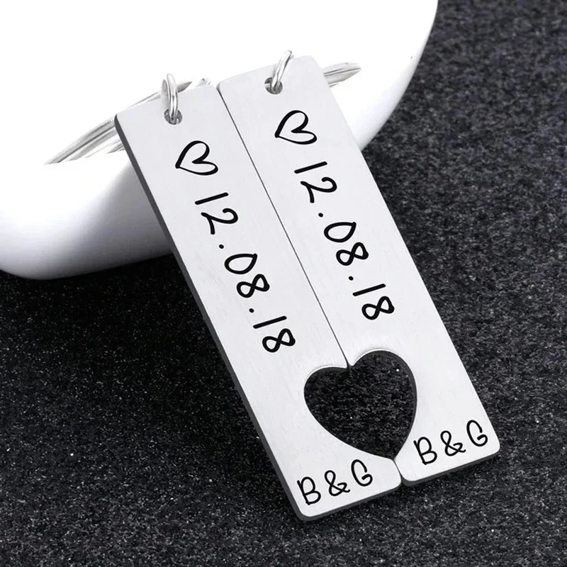 

Персонализированные брелоки из нержавеющей стали с гравировкой даты имени сердца пары без ржавчины для парня Grilfriend подарок на заказ
