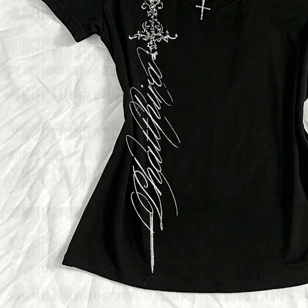 รูปสินค้า เสื้อยืดวินเทจ คอวี ทรงเข้ารูป ลายกรันจ์ กอธิค Y2K
