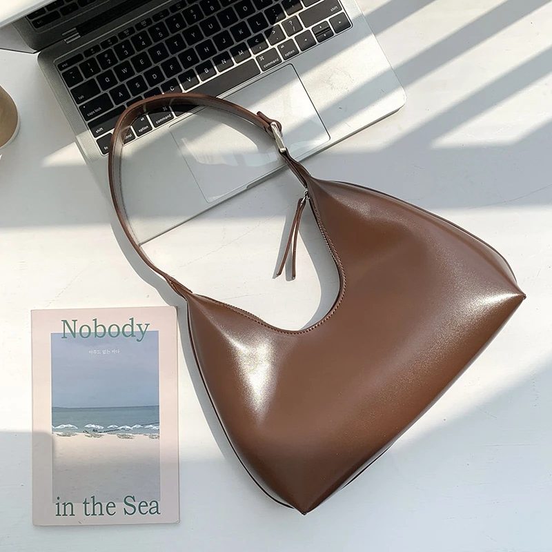 

Fashionable Girls' Underarm Bag 2023 New Advanced Leather Solid Crescent Bag Simple and Versatile Handheld Shoulder Bag