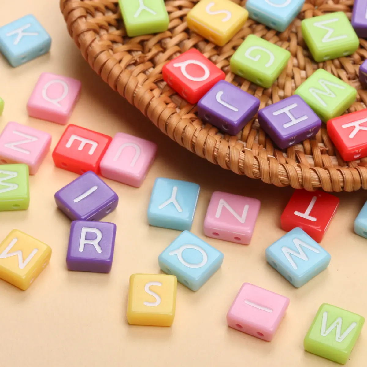 

40Pcs 9 * 8mm Acrylic Letter Bead 2-hole Ceramic Tile Bead Flat Square DIY Bracelet Necklace Jewelry Keyring Accessories Ring