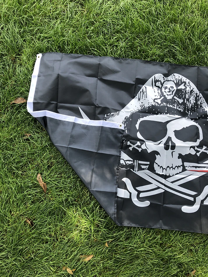 Drapeau De Table Pirate Tête De Mort Couronne 21x14cm - Socle Plastique Noir, Hampe 25cm - Décoration Bureau Ou Fête - 4