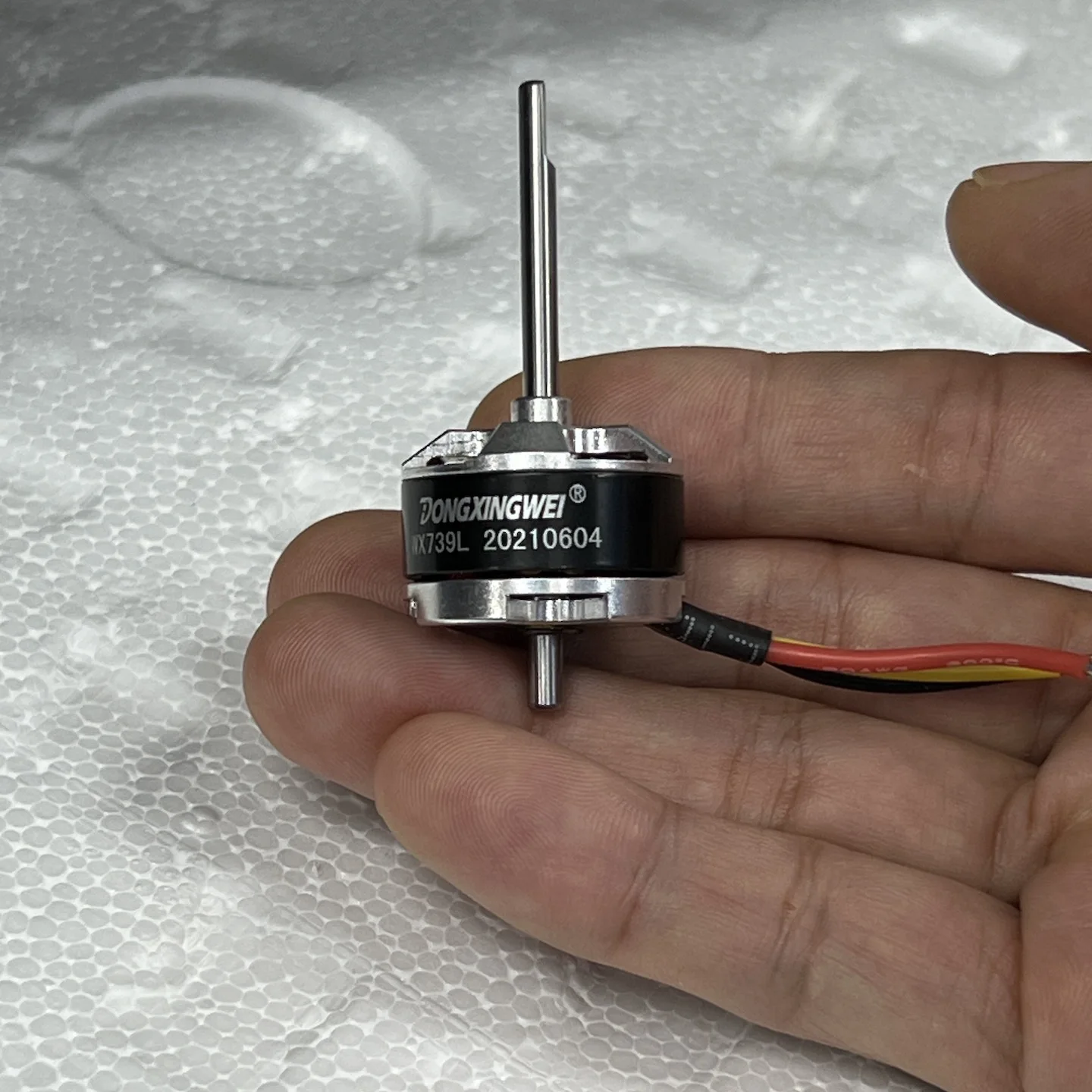 Gros plan sur le stator et les aimants du moteur haute vitesse pour modèle réduit et outillage