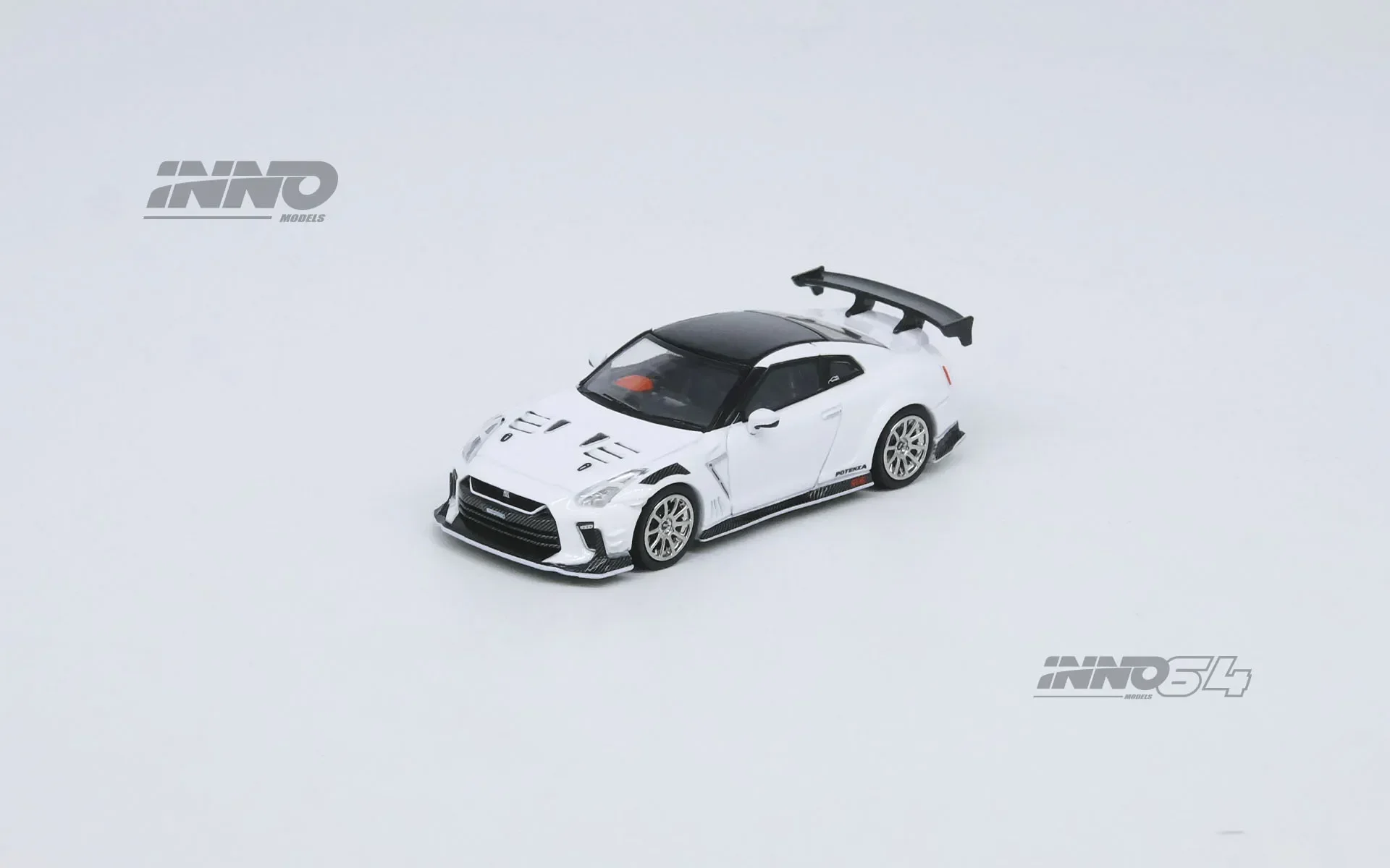 Pequeno, mas poderoso: Modelo INNO 1:64 R35 Top Secret em aço