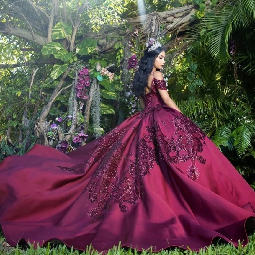 

Burgundy Quinceanera Dress Off Shoulder Party Ball Gown Sweet Princess Dress Applique Sequin Lace Up 15 Year Old Girl Dress