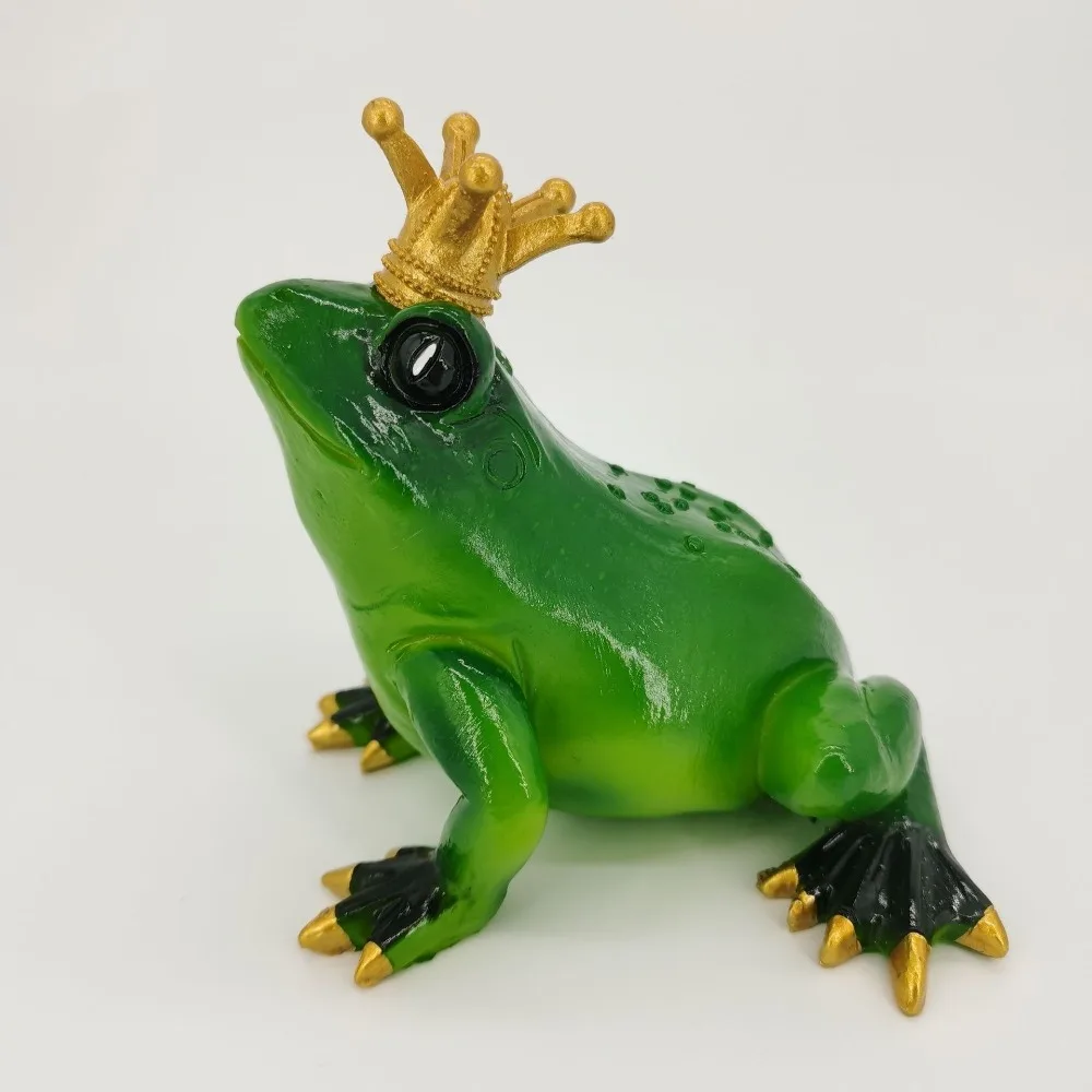 Garden Ornament Wearing Crown Miniature Frog Statues Handmade Resin Material Frog Figurines Cute Frog Ornament Indoor Outdoor