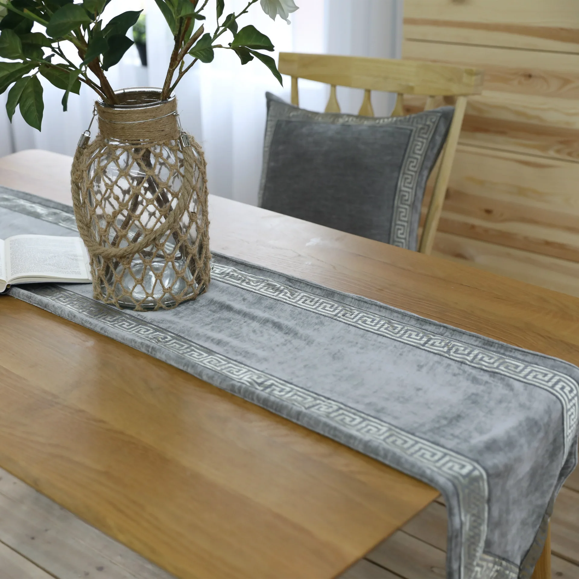 

European-Style Luxury Plush Table Runner Placemats Tablecloths Decorated With Plants And Flowers Simple Decor
