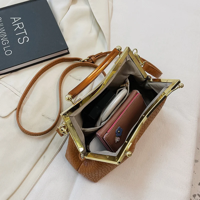 Women Handbag Mental Handle Designer Pleated Shell Bag Clutch Purses Crossbody Bag Long Belt