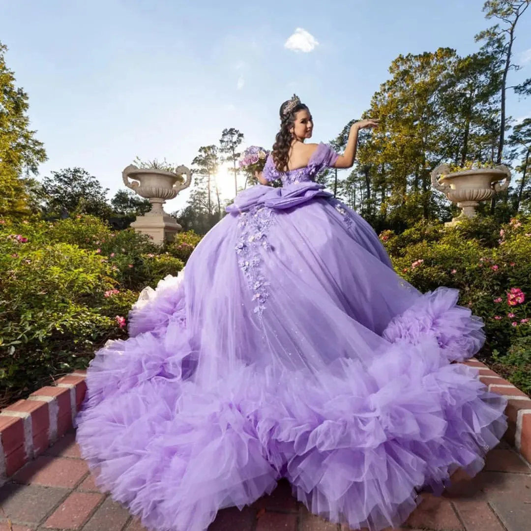

Lavender Quinceanera Dress Ball Gowns Appliques Beads Bow Tull Tiere Sweet 16 Dress Birthday Party Gown Vestidos De 15 Años