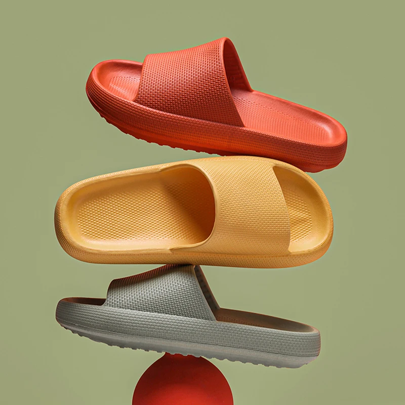 Men's Slippers Summer Platform Light Soft Men Slippers Slides Clogs Couple Girl Sandals Bathroom Slippers Non-slip EVA Slippers