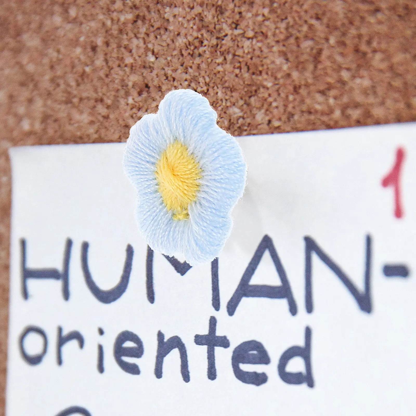 60Pcs 꽃 모양의 푸시핀 사무실 책상 액세서리에 편리한 일상 사용용 압정 지도 액세서리 사진 벽 장식