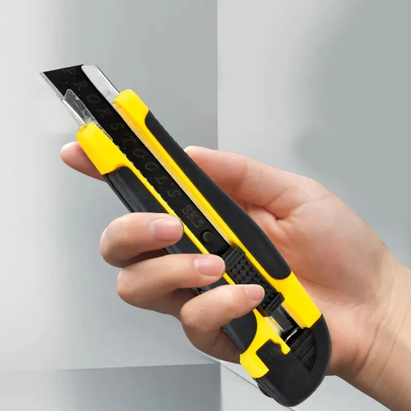 Utility Knife with Retractable Heavy Duty Snap Off Blade for Cardboard Boxes