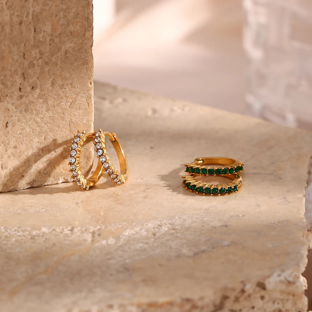 E.B.belle рождественские украшения для девочек Цирконий выложены маленький размер 15 мм Huggies Серьги модные из нержавеющей стали 18K позолоченные кольца