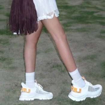 أحذية نسائية مسطحة قابلة للتنفس بتصميم شبكي فاخر ومتعددة الاستخدامات وخفيفة الوزن ونعال متغيرة كاجوال للتدريب في صالة الألعاب الرياضية في الهواء الطلق 2