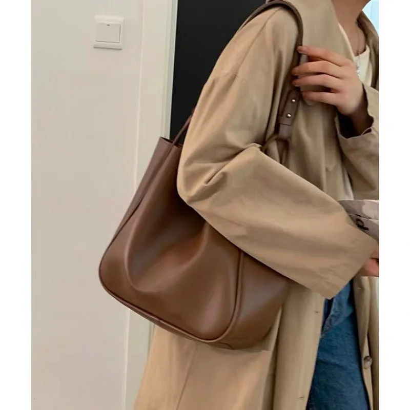 

2022 Spring Famous Brand PU Leather Women's Designer Underarm Handbag Short Handle Luxury Brand One Shoulder Crossbody Bags
